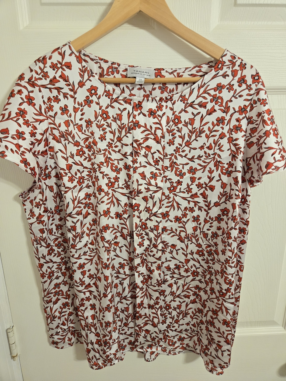 Tahari White & Red Floral Short Sleeve Blouse Size 2X